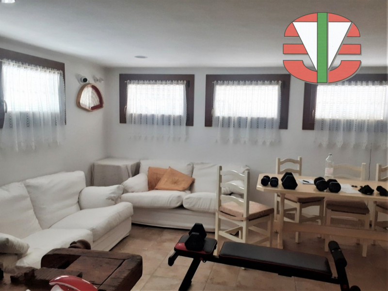 Spinea frazione, in zona residenziale, riparata dal traffico, proponiamo in vendita splendida vil...