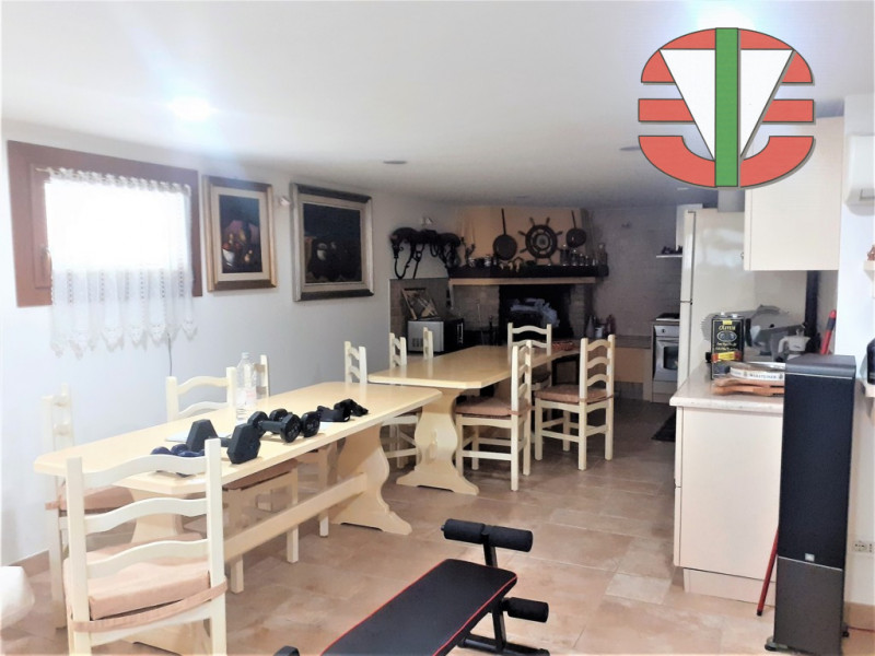 Spinea frazione, in zona residenziale, riparata dal traffico, proponiamo in vendita splendida vil...