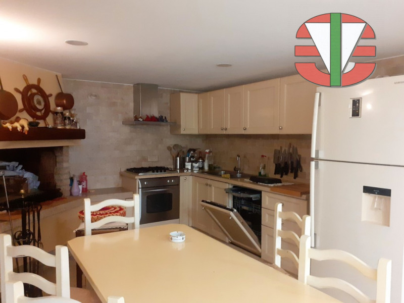 Spinea frazione, in zona residenziale, riparata dal traffico, proponiamo in vendita splendida vil...