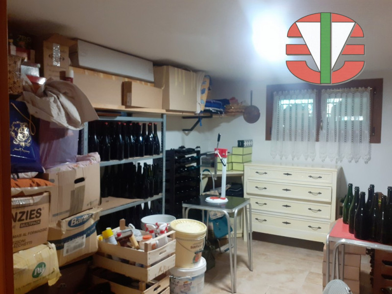 Spinea frazione, in zona residenziale, riparata dal traffico, proponiamo in vendita splendida vil...