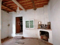 Antica fattoria in tipico borgo toscano, collina pisa