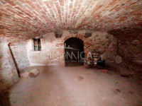 Antica fattoria in tipico borgo toscano, collina pisa