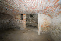 Antica fattoria in tipico borgo toscano, collina pisa