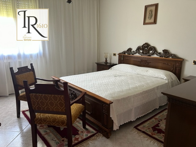 PIACENZA D'ADIGE. In quartiere tranquillo e riservato a pochi passi dal centro graziosa porzione ...