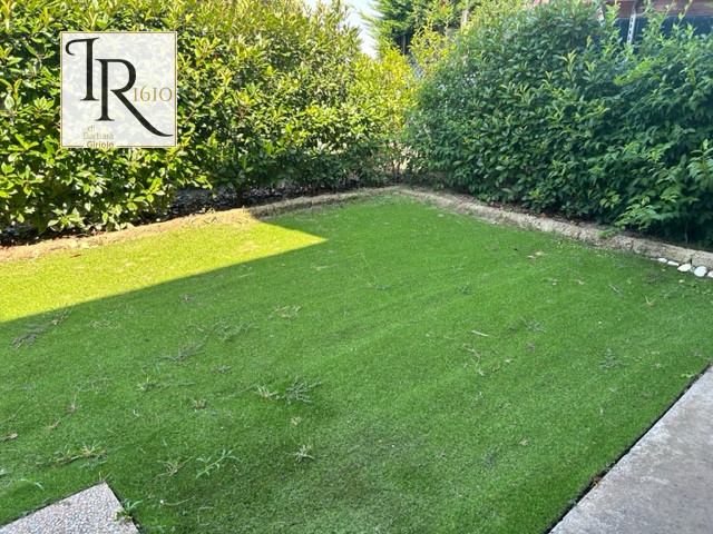 PIACENZA D'ADIGE. In quartiere tranquillo e riservato a pochi passi dal centro graziosa porzione ...