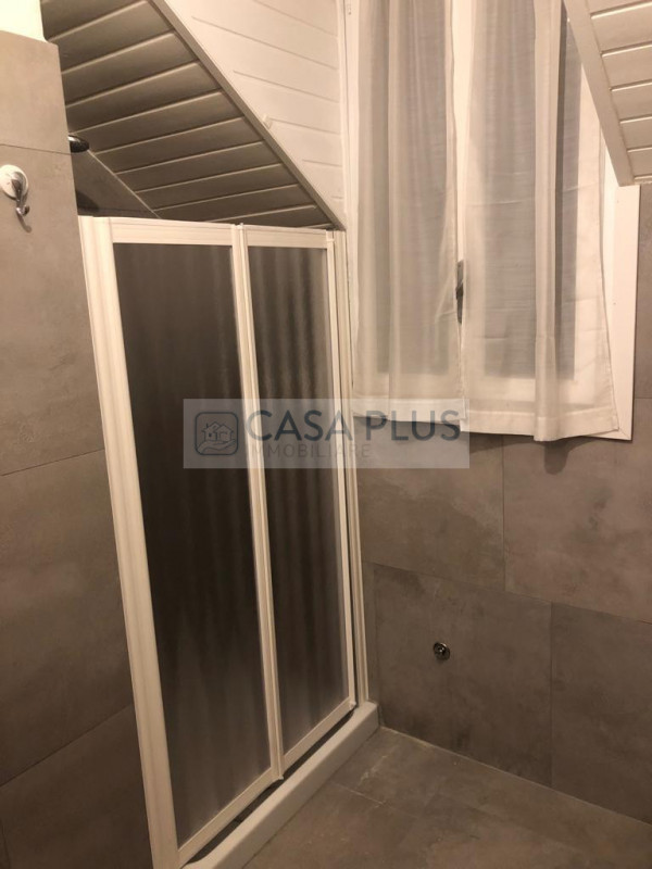 AMPIA MANSARDINA MONOLOCALE arredata completamente con elettrodomestici e stoviglie incluse, unic...