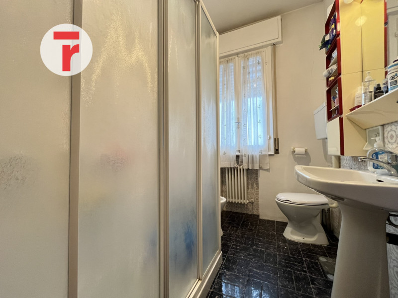 Appartamento inserito in un contesto condominiale ordinato e ben abitato, situato in prossimità d...