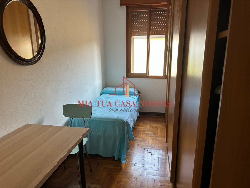 PONTE 4 MARTIRI: Stanza singola in casa singola sviluppata su piano terra e primo ideale per cinq...