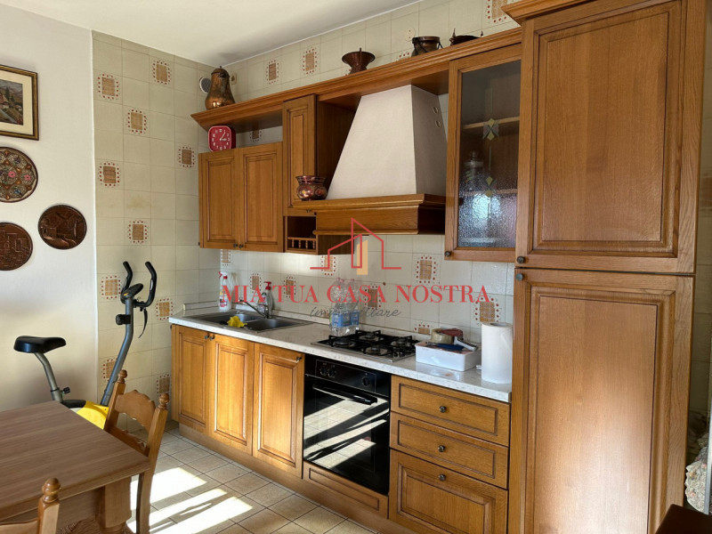 PONTE 4 MARTIRI: Stanza singola in casa singola sviluppata su piano terra e primo ideale per cinq...