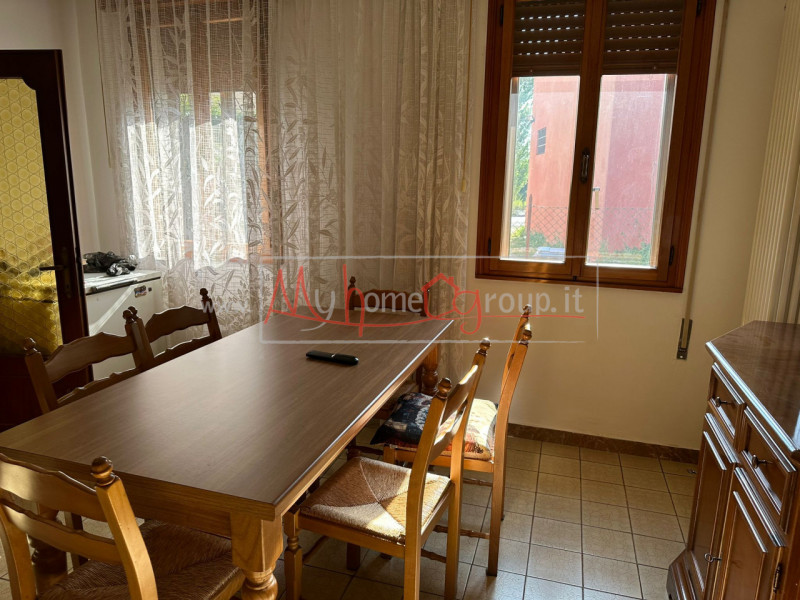 PONTE 4 MARTIRI: Stanza singola in casa singola sviluppata su piano terra e primo ideale per cinq...