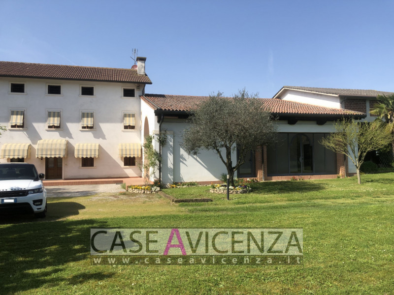 MONTEGALDA -C.E.E- Difficile descrivere un favoloso casale come questo, una soluzione introvabile...