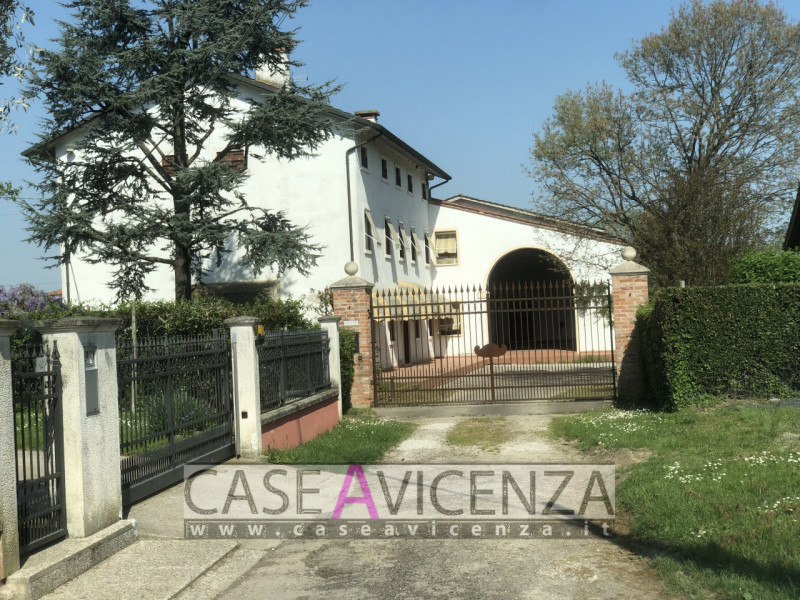 MONTEGALDA -C.E.E- Difficile descrivere un favoloso casale come questo, una soluzione introvabile...