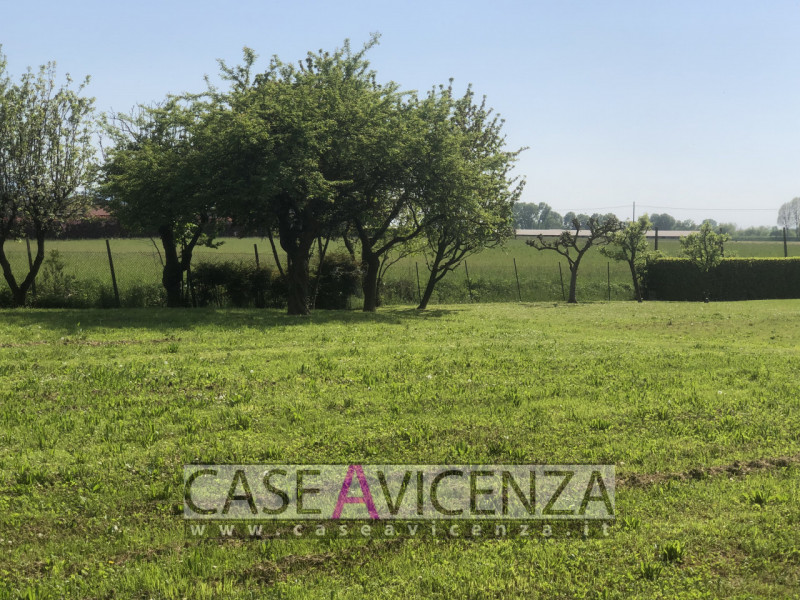 MONTEGALDA -C.E.E- Difficile descrivere un favoloso casale simile, una soluzione introvabile! Que...