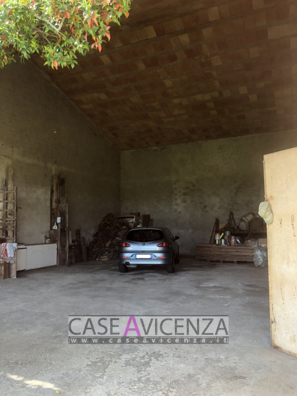 MONTEGALDA -C.E.E- Difficile descrivere un favoloso casale simile, una soluzione introvabile! Que...