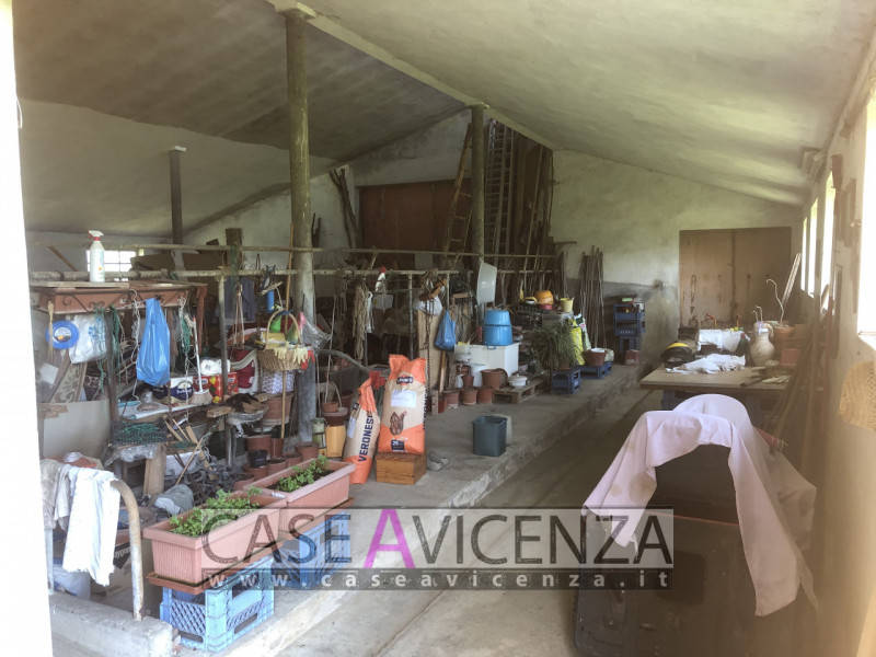 MONTEGALDA -C.E.E- Difficile descrivere un favoloso casale simile, una soluzione introvabile! Que...