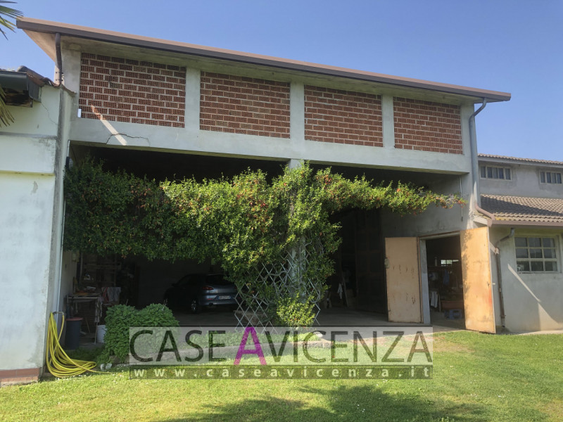 MONTEGALDA -C.E.E- Difficile descrivere un favoloso casale simile, una soluzione introvabile! Que...