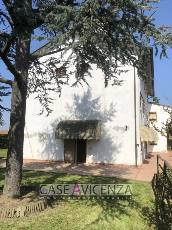 MONTEGALDA -C.E.E- Difficile descrivere un favoloso casale simile, una soluzione introvabile! Que...