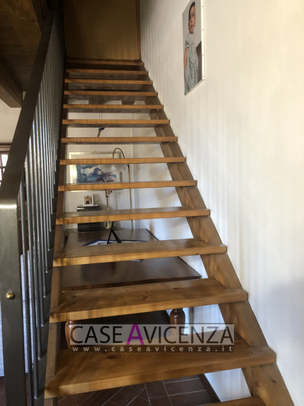 MONTEGALDA -C.E.E- Difficile descrivere un favoloso casale simile, una soluzione introvabile! Que...