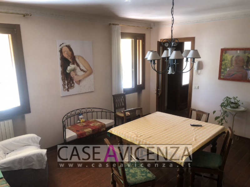 MONTEGALDA -C.E.E- Difficile descrivere un favoloso casale simile, una soluzione introvabile! Que...