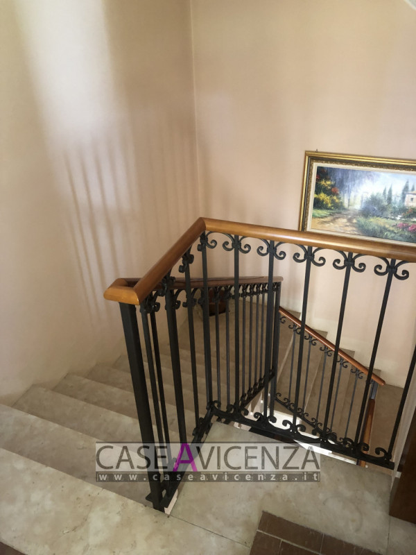 MONTEGALDA -C.E.E- Difficile descrivere un favoloso casale simile, una soluzione introvabile! Que...