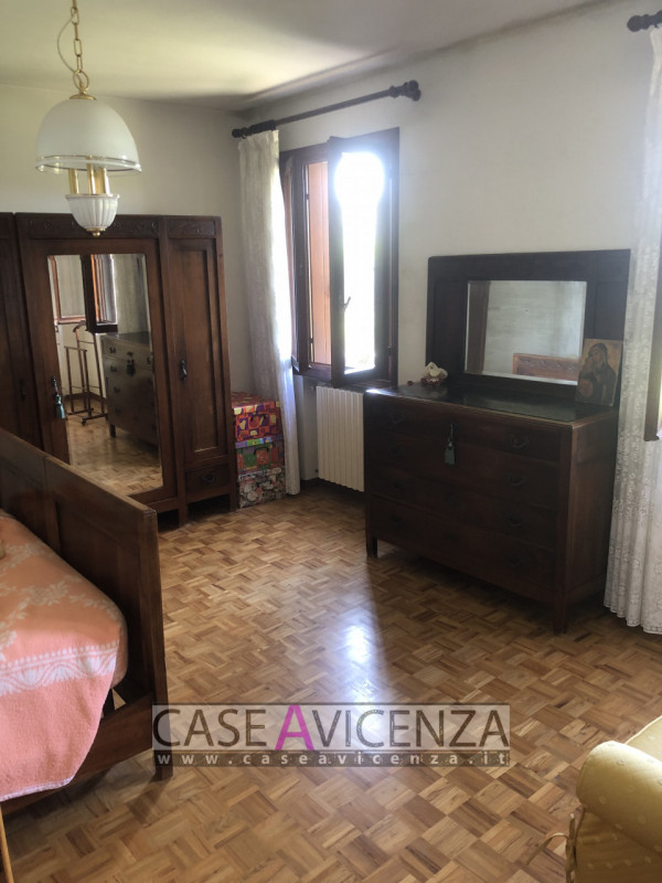 MONTEGALDA -C.E.E- Difficile descrivere un favoloso casale simile, una soluzione introvabile! Que...