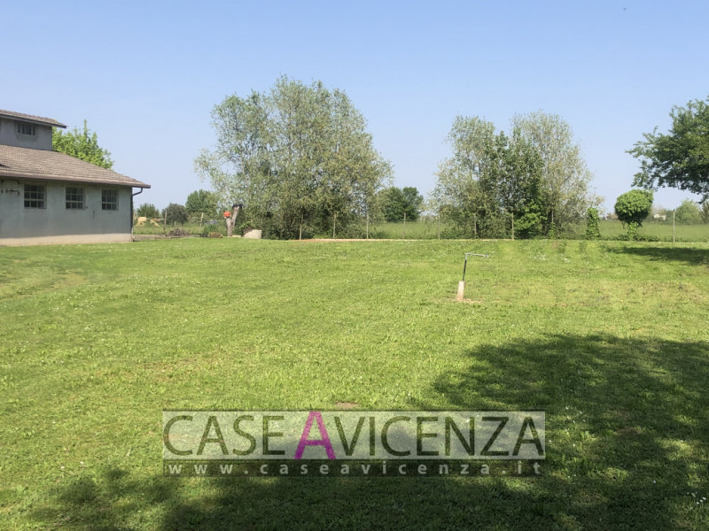 MONTEGALDA -C.E.E- Difficile descrivere un favoloso casale simile, una soluzione introvabile! Que...