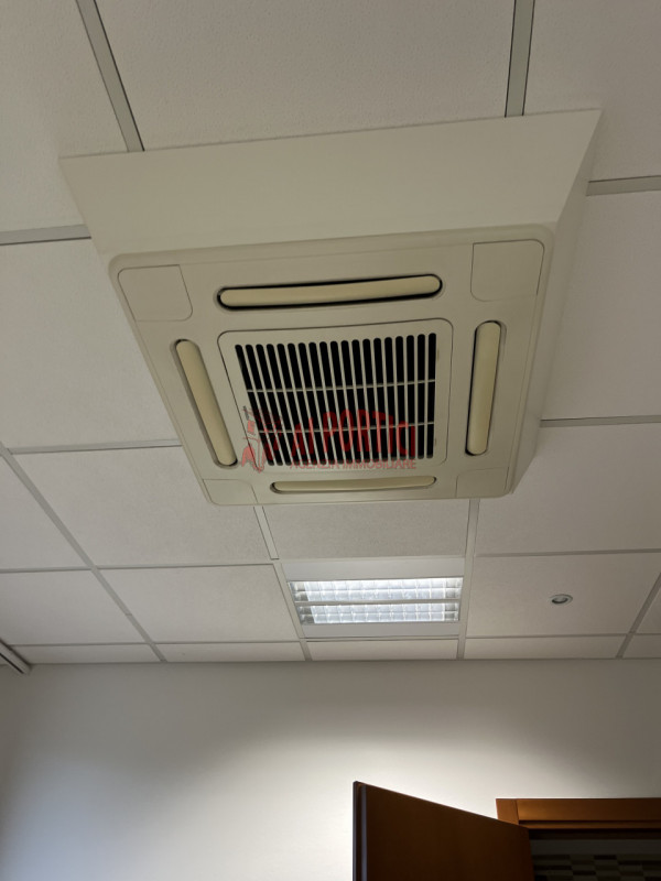 PIOVE DI SACCO centro – In piccolo edificio di soli due piani si propongono 3 uffici al piano pri...