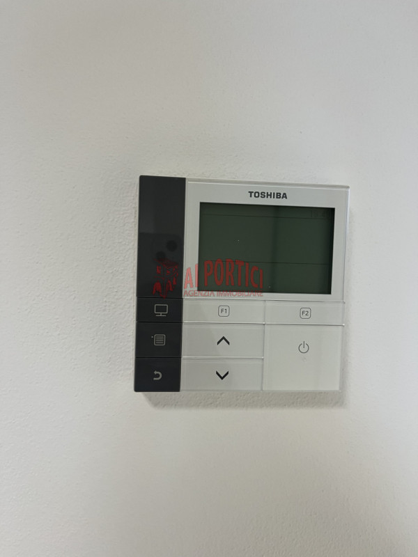 PIOVE DI SACCO centro – In piccolo edificio di soli due piani si propongono 3 uffici al piano pri...