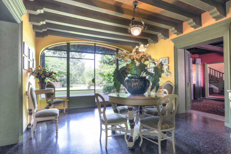 A Sedegliano, sulla direttrice Tarvisio-Grado,  importante costruzione padronale, ex azienda agri...