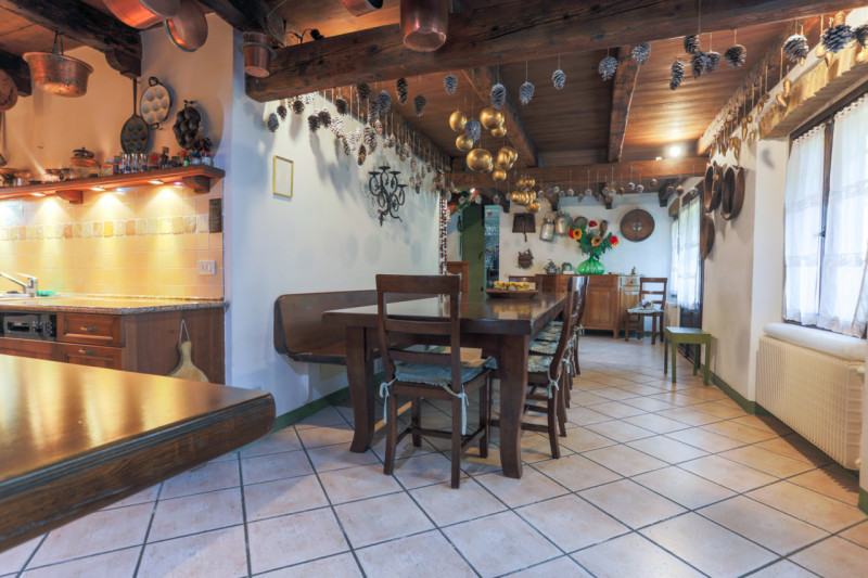 A Sedegliano, sulla direttrice Tarvisio-Grado,  importante costruzione padronale, ex azienda agri...