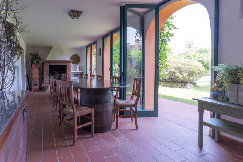 A Sedegliano, sulla direttrice Tarvisio-Grado,  importante costruzione padronale, ex azienda agri...