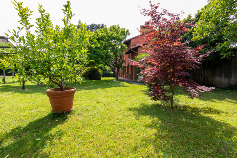 A Sedegliano, sulla direttrice Tarvisio-Grado,  importante costruzione padronale, ex azienda agri...