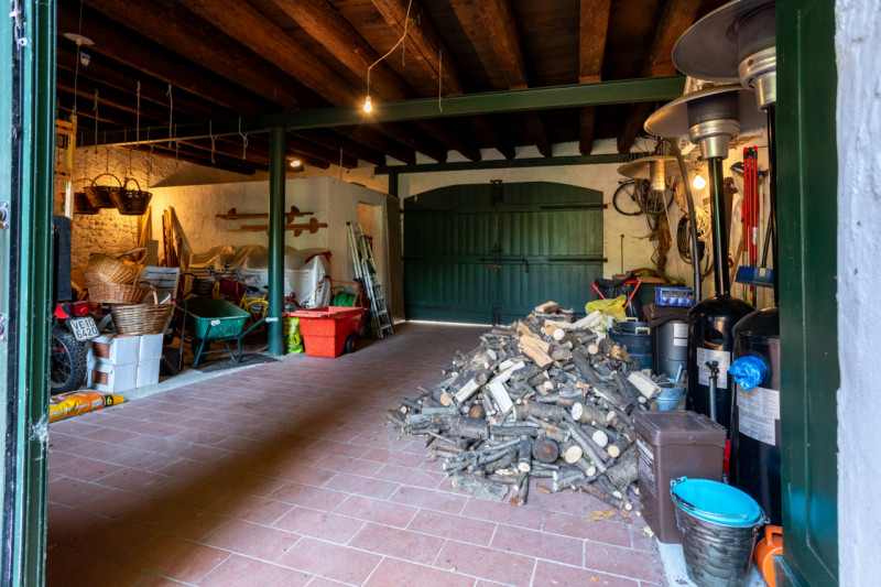 A Sedegliano, sulla direttrice Tarvisio-Grado,  importante costruzione padronale, ex azienda agri...