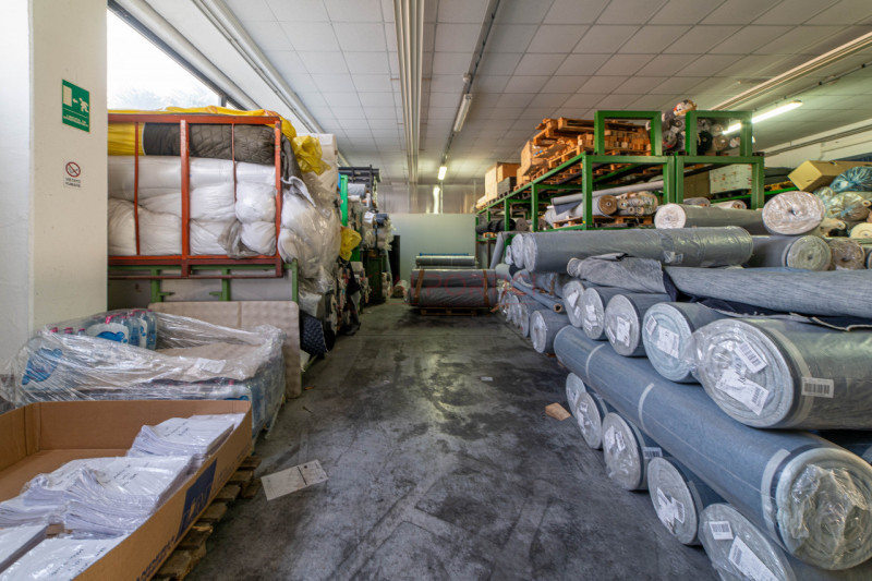 PIOVE DI SACCO - zona artigianale/industriale - CAPANNONE accostato di mq.970 completo di uffici....