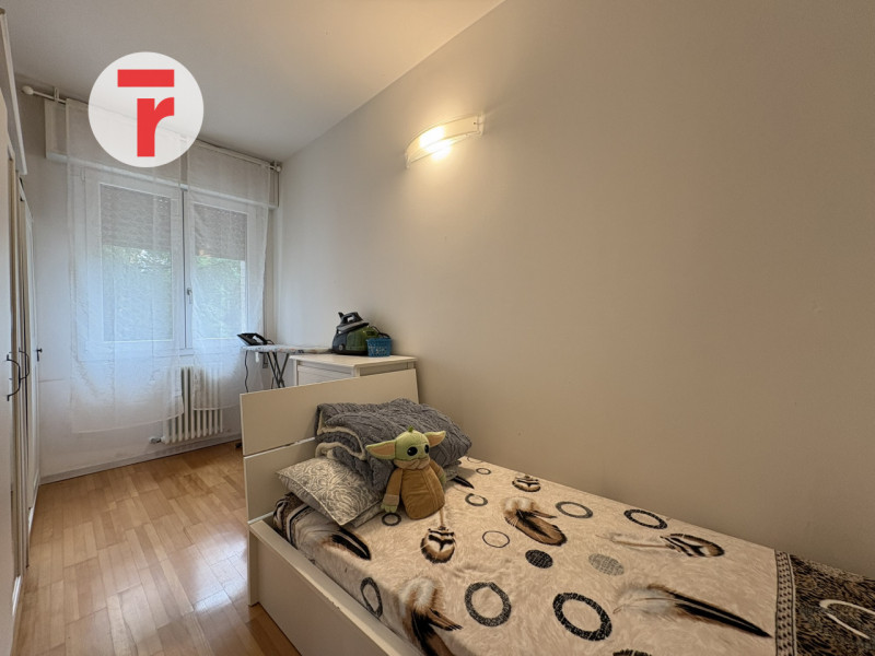 In zona San Gregorio, contesto residenziale tra i più comodi e serviti della città, appartamento ...