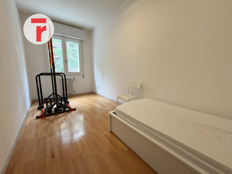 In zona San Gregorio, contesto residenziale tra i più comodi e serviti della città, appartamento ...