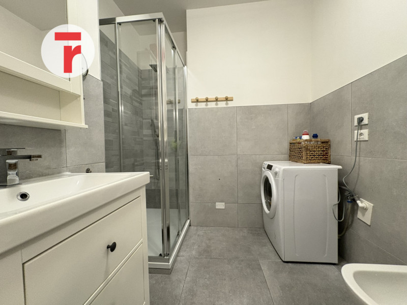 In zona San Gregorio, contesto residenziale tra i più comodi e serviti della città, appartamento ...