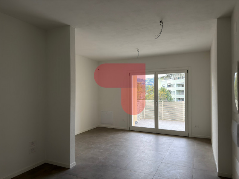 Situato nel prestigioso quartiere residenziale creato da Studio Art, proponiamo esclusivo bicamer...