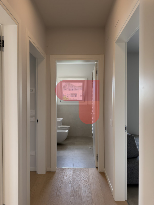 Proponiamo in vendita bicamere di nuova construzione finemente arredato, nel prestigioso quartier...