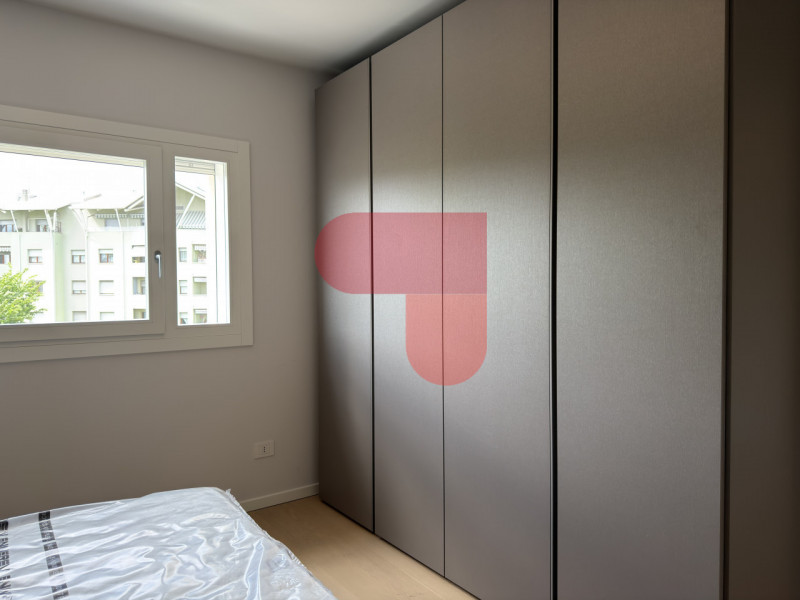 Proponiamo in vendita bicamere di nuova construzione finemente arredato, nel prestigioso quartier...