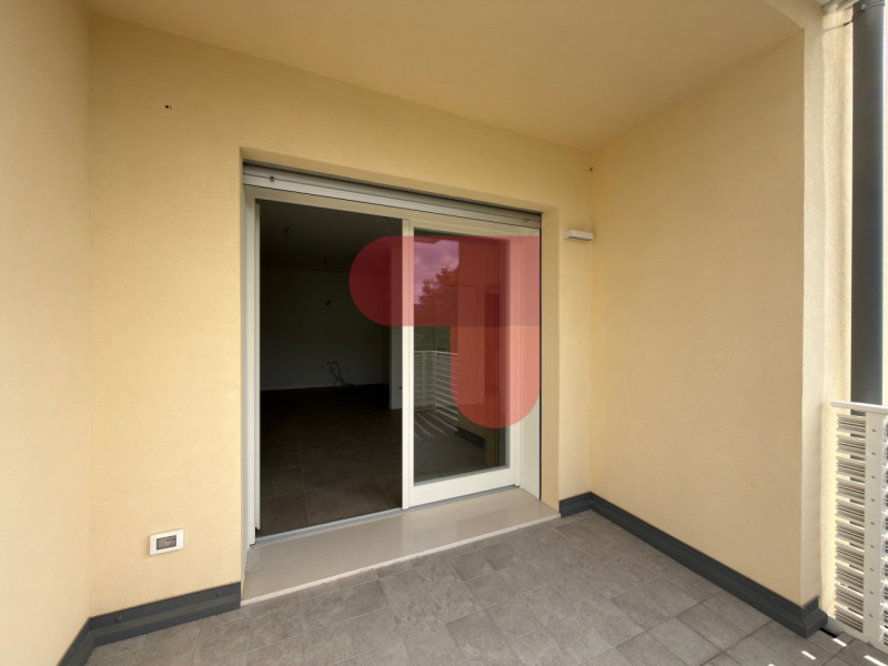 Situato nel prestigioso quartiere residenziale creato da Studio Art, proponiamo esclusivo bicamer...