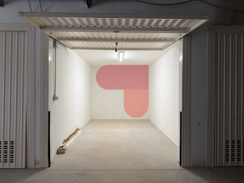 Situato nel prestigioso quartiere residenziale creato da Studio Art, proponiamo esclusivo bicamer...