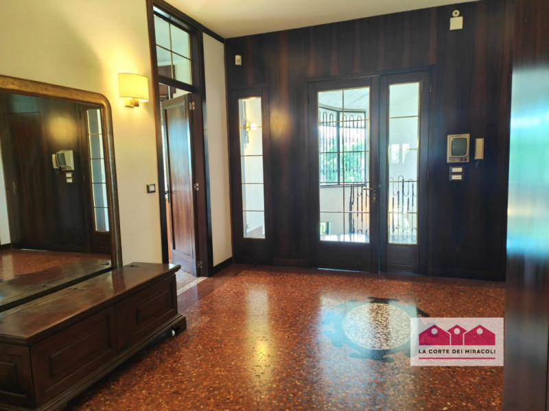 MAROLA: CASA CON INGRESSO INDIPENDENTE DI CIRCA 300 MQ. INGRESSO, SALONE CON TERRAZZA DI 25 MQ, C...