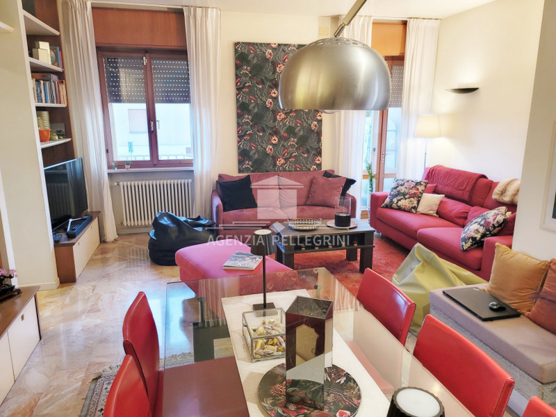 IN ZONA LAGHETTO, affittiamo appartamento tricamere SEMIARREDATO al piano 1 con deposito /cantina...