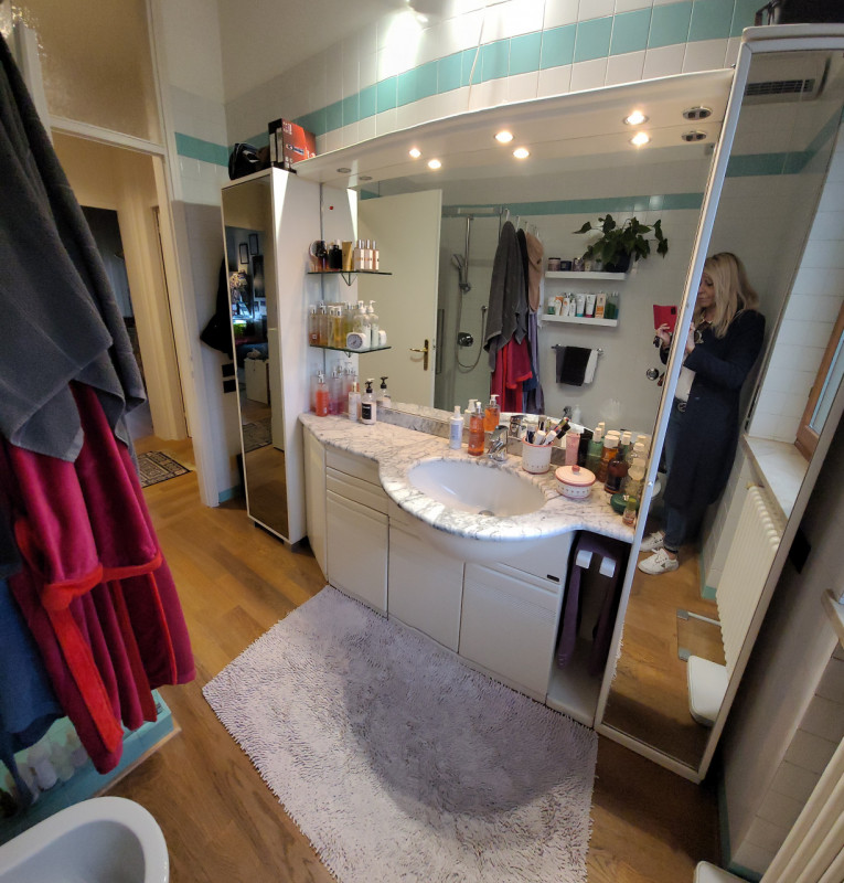 IN ZONA LAGHETTO, affittiamo appartamento tricamere SEMIARREDATO al piano 1 con deposito /cantina...