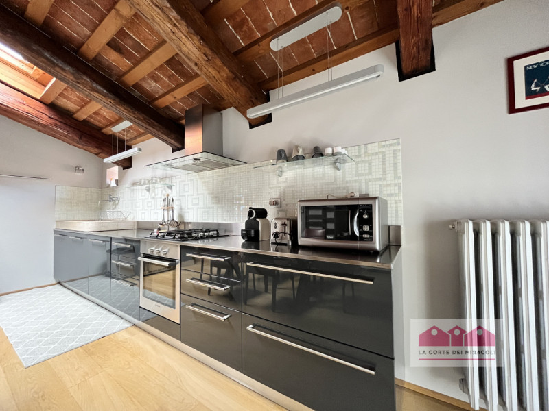 CORSO PALLADIO: ULTIMO PIANO SENZA ASCENSORE, INGRESSO, SOGGIORNO CON ANGOLO COTTURA, DUE CAMERE,...