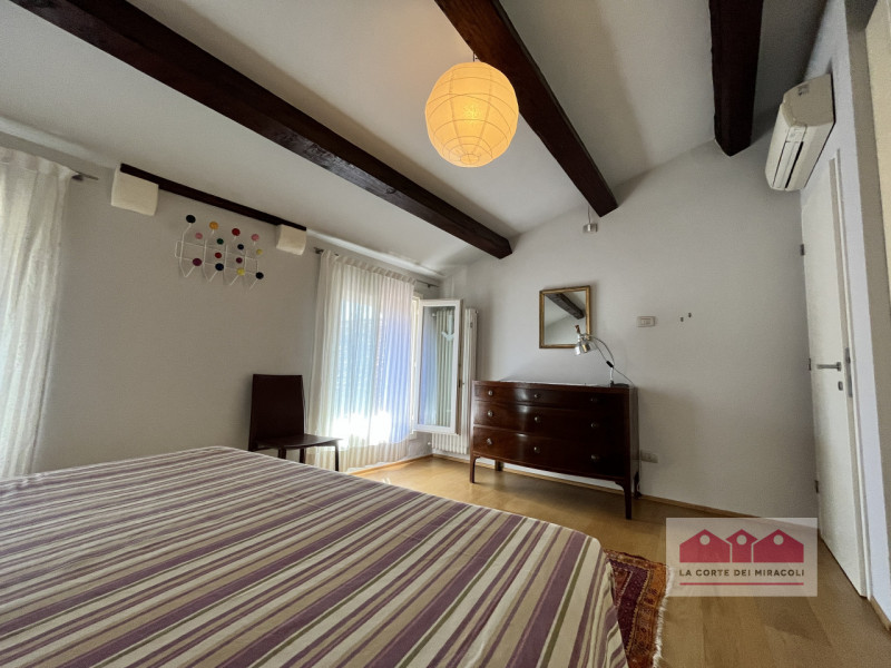 CORSO PALLADIO: ULTIMO PIANO SENZA ASCENSORE, INGRESSO, SOGGIORNO CON ANGOLO COTTURA, DUE CAMERE,...