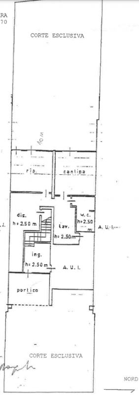 ZONA LAGHI: In una zona tranquilla a pochi minuti dal centro città, proponiamo un villino di mq 3...