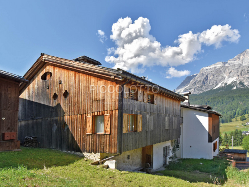 Rif. A4913 n.1 - DISPONIBILE PER LA STAGIONE ESTIVA 2026


Cortina d'Ampezzo - in posizione panor...