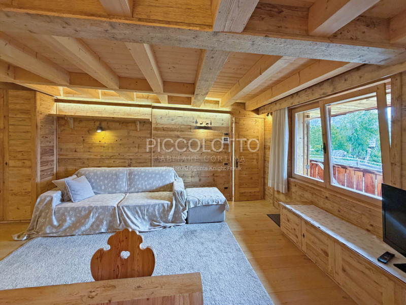 Rif. A4913 n.1 - DISPONIBILE PER LA STAGIONE ESTIVA 2026


Cortina d'Ampezzo - in posizione panor...